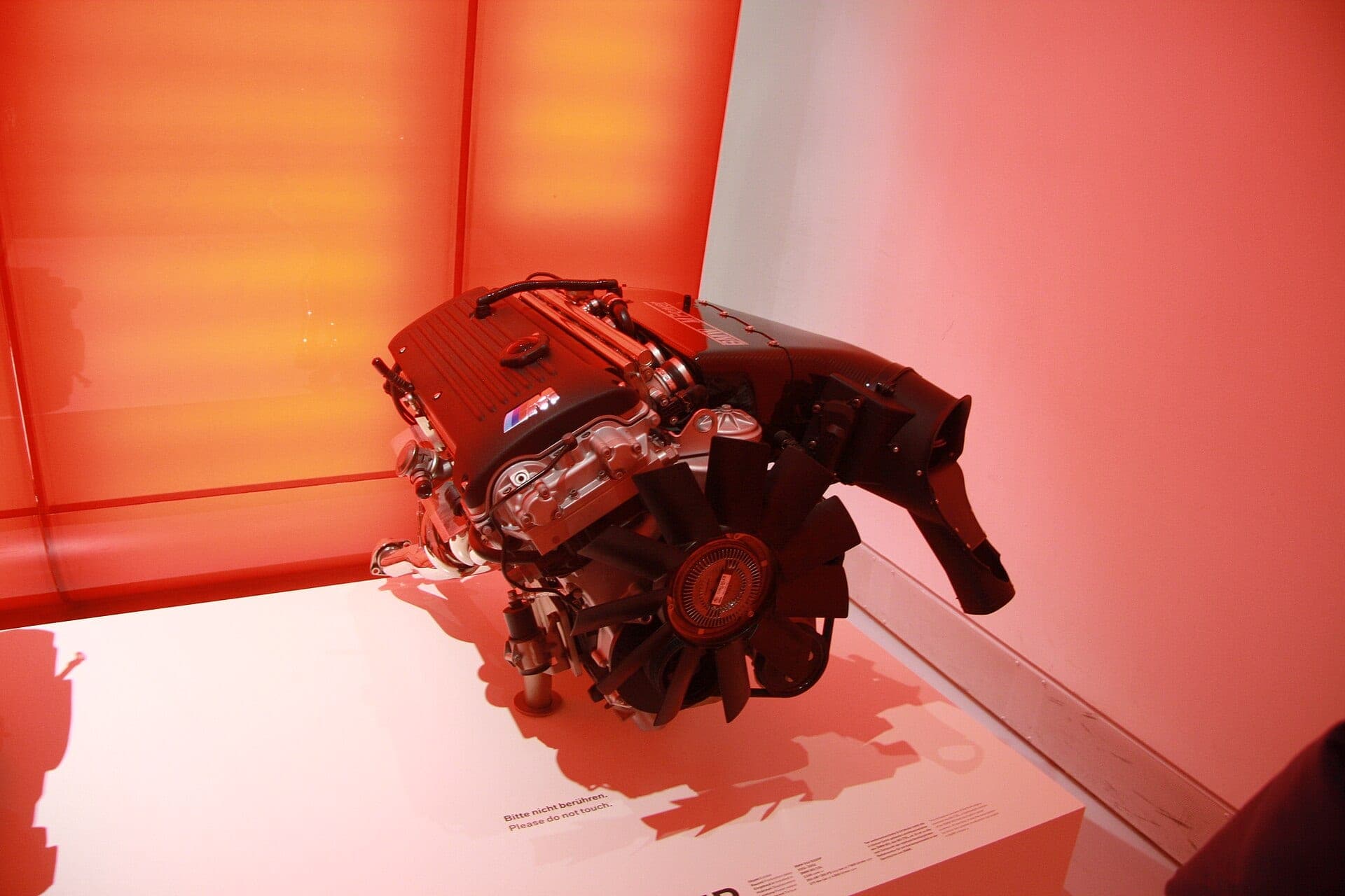 Motor BMW S54 expuesto en el Museo BMW de Múnich
